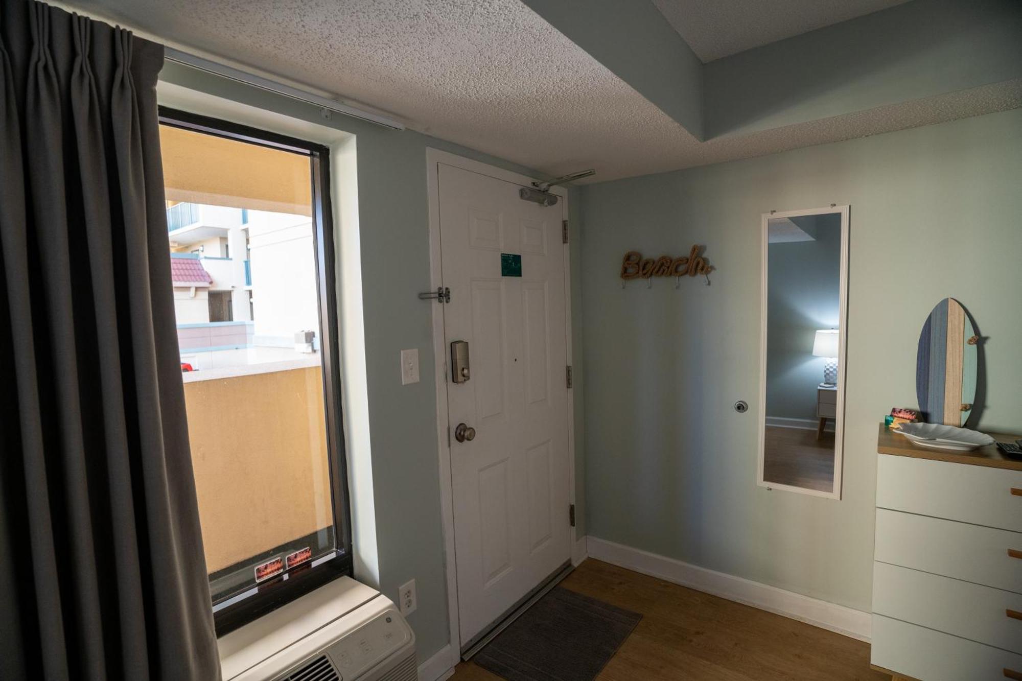 Oceanview Condo With Pool, Hot Tub, Balcony, Right On The Beach Миртл-Бич Экстерьер фото