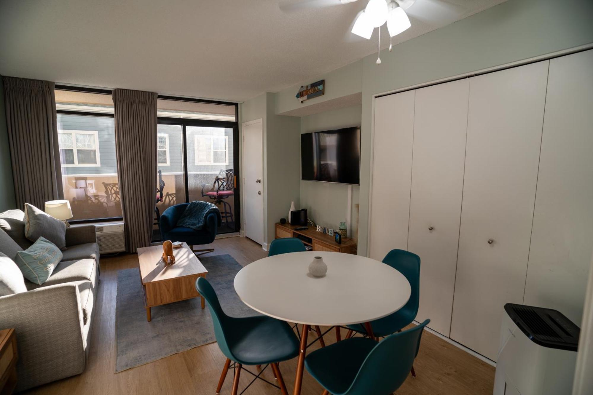 Oceanview Condo With Pool, Hot Tub, Balcony, Right On The Beach Миртл-Бич Экстерьер фото